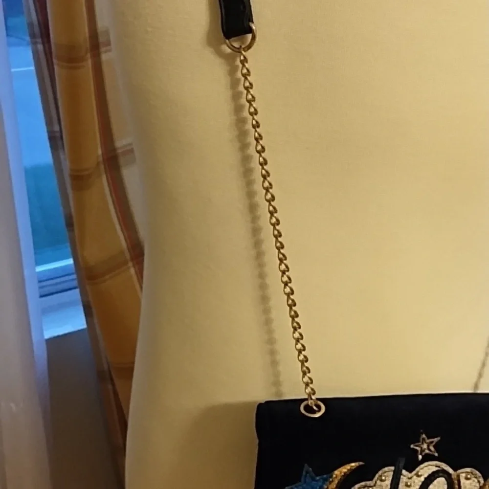 Olivia Miller Purse "Love" - Picture 3 of 8